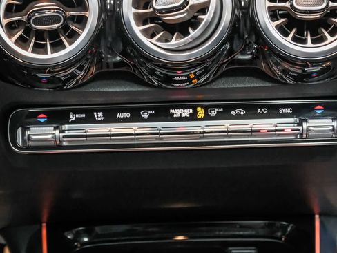 Certified 2022 Mercedes-Benz GLB 250 image 18