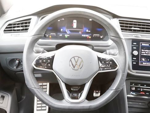 Used 2024 Volkswagen Tiguan SE R-Line w/ MDO Package, Two-Row AWD/4WD image 19