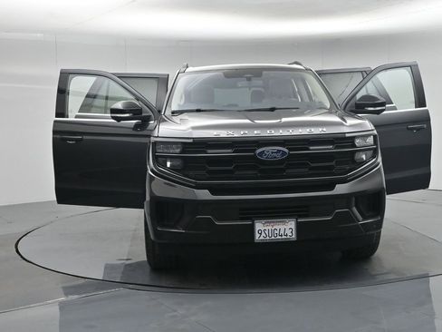 Used 2025 Ford Expedition Active image 39