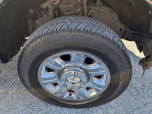 Used 2015 Ford F250 Lariat w/ Lariat Interior Package image 4