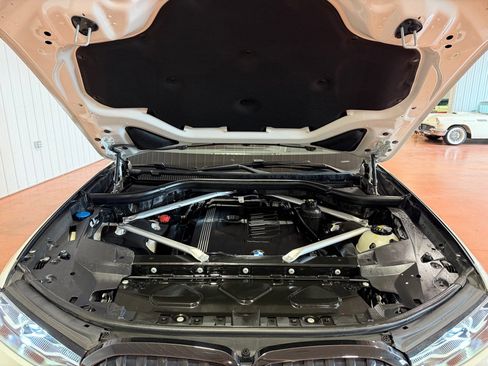 Used 2022 BMW X7 xDrive40i w/ M Sport Package AWD/4WD image 45