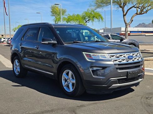 Used 2018 Ford Explorer XLT w/ Equipment Group 202A image 3