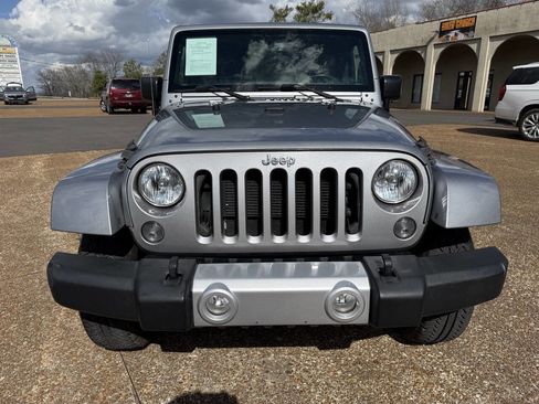 Used 2015 Jeep Wrangler Unlimited Sahara w/ Connectivity Group image 2