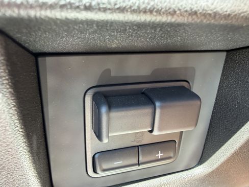Used 2025 Chevrolet Colorado Trail Boss AWD/4WD image 23