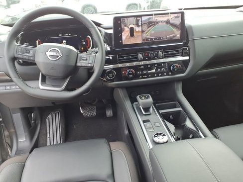 New 2026 Nissan Pathfinder SL image 9