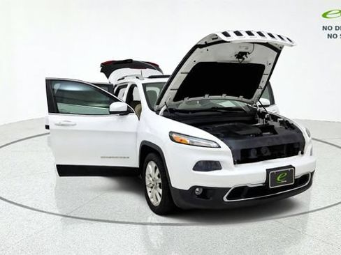 Used 2016 Jeep Cherokee Limited w/ Luxury Group FWD image 12