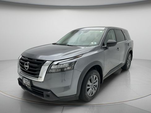 Used 2024 Nissan Pathfinder S AWD/4WD image 3