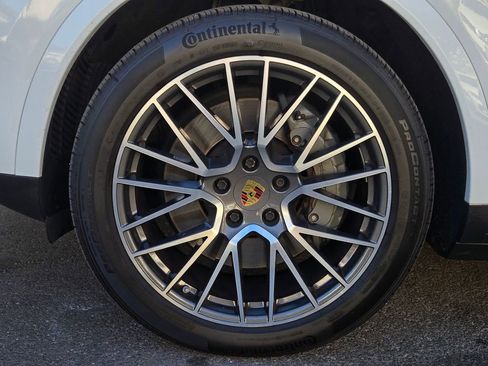 Used 2021 Porsche Cayenne S w/ Premium Package Plus image 9