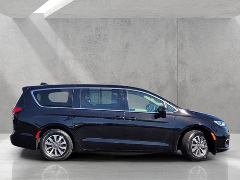 Used 2024 Chrysler Pacifica Limited FWD image 4