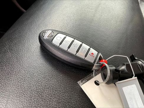 Used 2017 Nissan Pathfinder SL w/ SL Tech Package FWD image 15