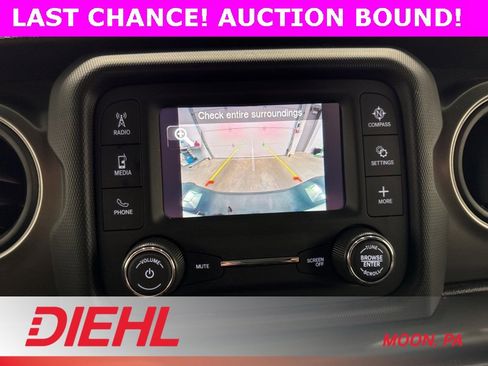 Certified 2021 Jeep Gladiator Willys image 26