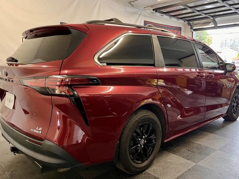 Used 2021 Toyota Sienna LE FWD image 4