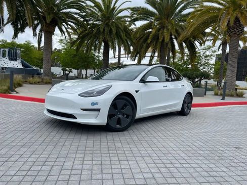 Used 2023 Tesla Model 3 Standard Range image 3
