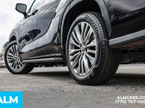 Used 2021 Toyota Highlander Platinum image 17