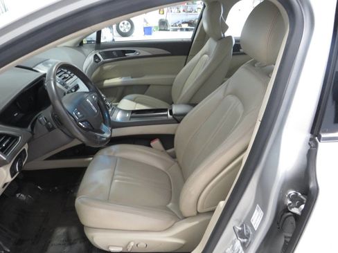 Used 2017 Lincoln MKZ Premiere FWD image 13