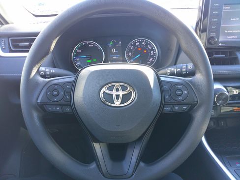 Used 2022 Toyota RAV4 XLE image 17