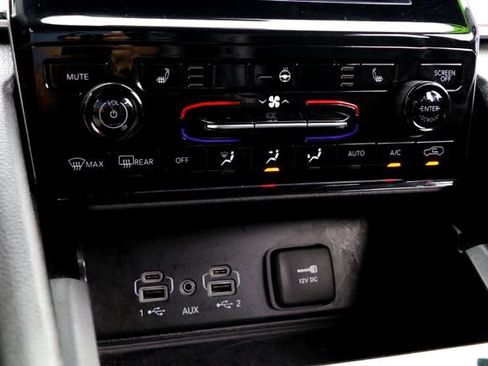 Used 2025 Jeep Grand Cherokee L Altitude RWD image 19