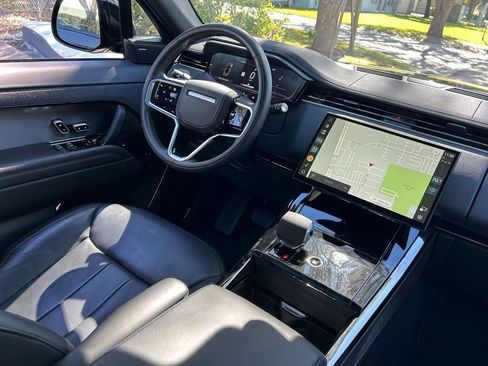Used 2025 Land Rover Range Rover Sport SE image 9