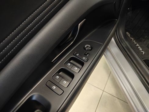 Used 2025 Hyundai Elantra Sport image 10