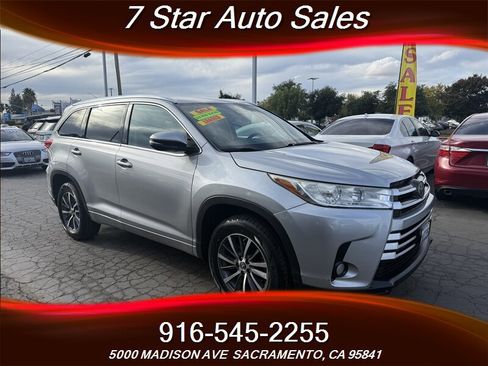 Used 2017 Toyota Highlander XLE image 1