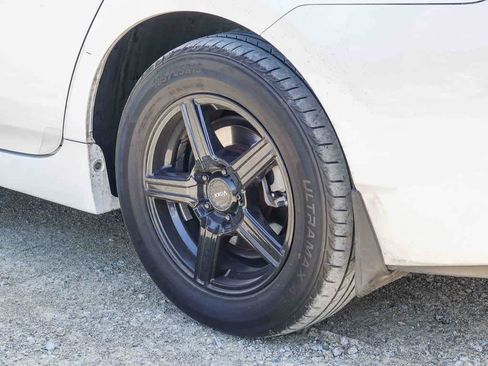 Used 2014 Toyota Prius Four image 19