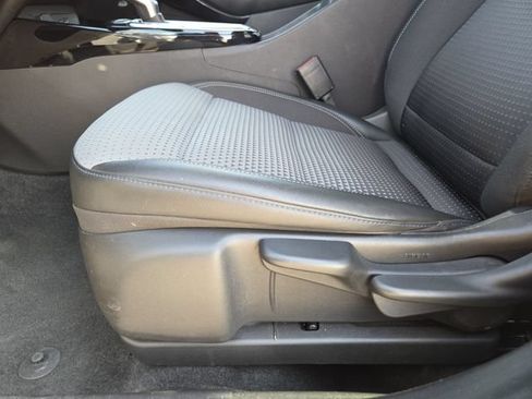 Used 2025 Chevrolet Trax LT FWD image 25