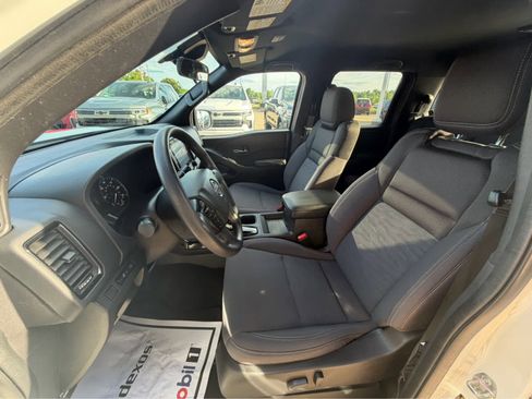 Used 2023 Nissan Frontier SV w/ Midnight Edition Package RWD image 18