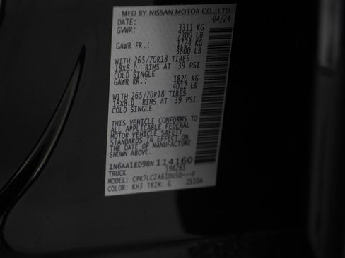 Used 2024 Nissan Titan SV w/ SV Convenience Package image 27