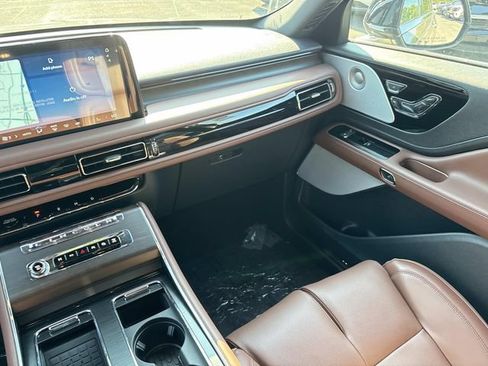 New 2026 Lincoln Aviator Reserve AWD/4WD image 13