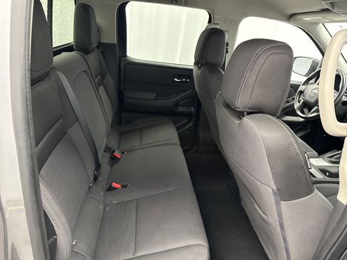 Used 2024 Nissan Frontier SV w/ SV Convenience Package image 15