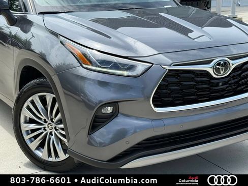 Used 2023 Toyota Highlander Platinum FWD image 6