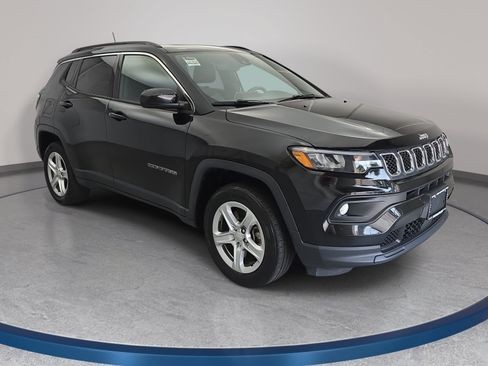 Used 2023 Jeep Compass Latitude w/ Sun and Sound Group AWD/4WD image 3