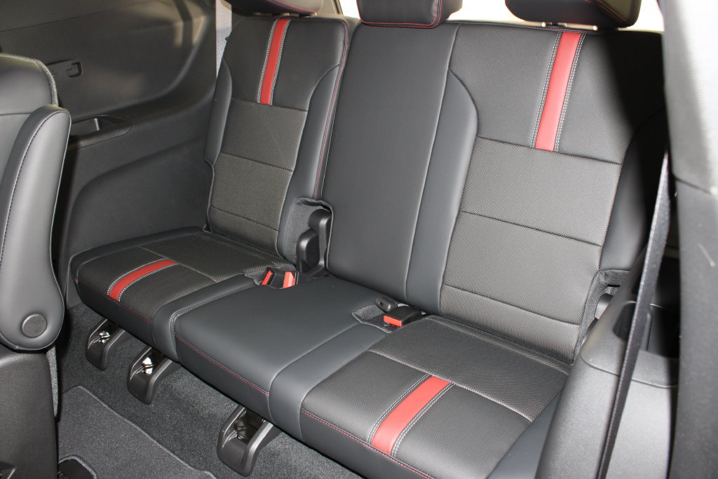 New 2027 Chevrolet Traverse RS FWD image 28