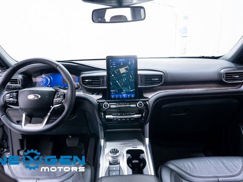 Used 2023 Ford Explorer Platinum w/ Technology Package image 7