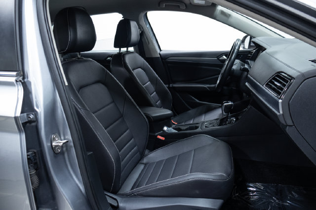 Used 2024 Volkswagen Jetta SE FWD image 23