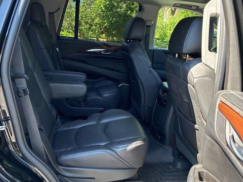 Used 2019 Cadillac Escalade Premium Luxury w/ Escalade Sport Edition AWD/4WD image 17