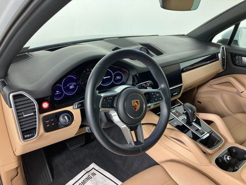 Certified 2023 Porsche Cayenne AWD/4WD image 4