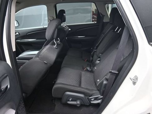 Used 2016 Dodge Journey SE w/ Flexible Seating Group FWD image 12