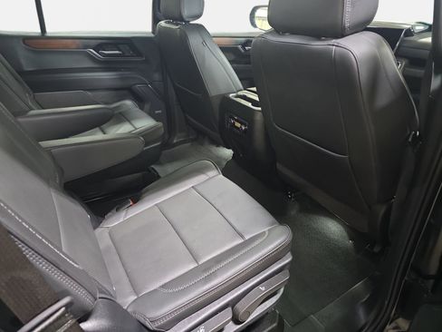 Used 2025 GMC Yukon Denali AWD/4WD image 11