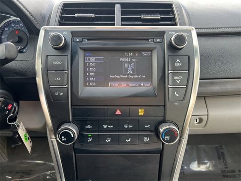 Used 2017 Toyota Camry LE image 18