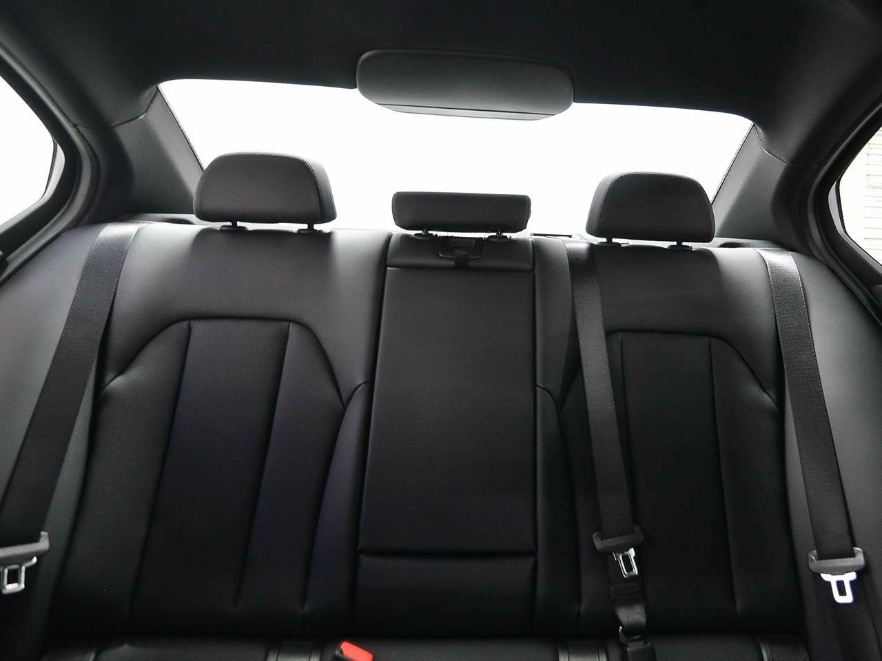 Used 2026 BMW 330i Sedan w/ Convenience Package RWD image 9