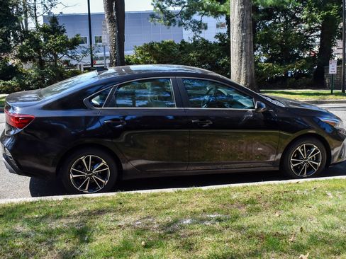 Used 2022 Kia Forte LXS FWD image 10
