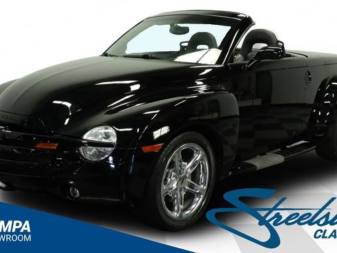 Used 2004 Chevrolet SSR w/ Preferred Equipment Group RWD image 1