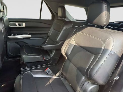 Used 2023 Ford Explorer XLT w/ Equipment Group 202A AWD/4WD image 14