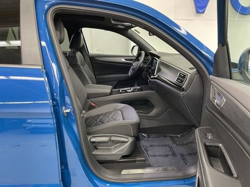 Used 2025 Volkswagen Atlas Cross Sport SE w/ Panoramic Sunroof Package AWD/4WD image 11