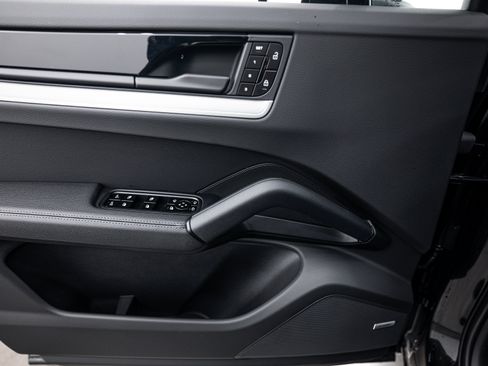 Certified 2026 Porsche Cayenne AWD/4WD image 17