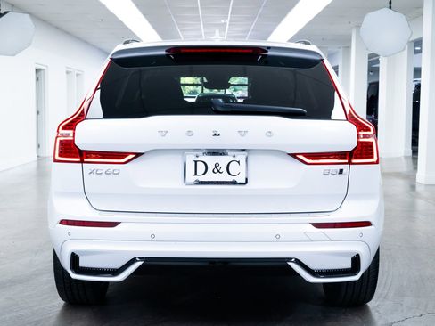 Used 2023 Volvo XC60 B5 Plus w/ Climate Package AWD/4WD image 5