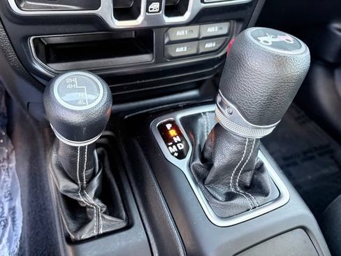Used 2019 Jeep Wrangler Unlimited Sahara AWD/4WD image 20