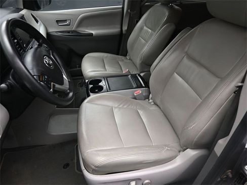 Used 2020 Toyota Sienna LE image 19