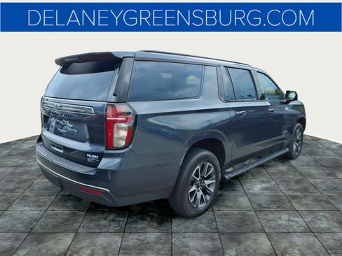 Used 2021 Chevrolet Suburban Z71 w/ Z71 Signature Package AWD/4WD image 3